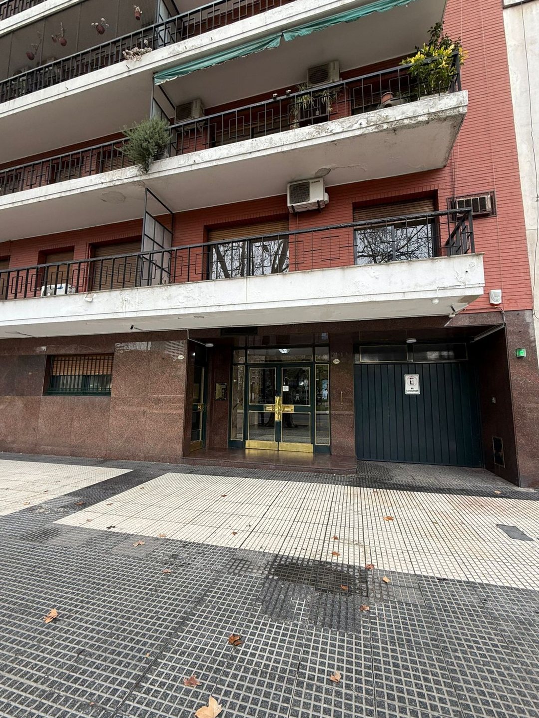 Foto de Avenida Hipólito Yrigoyen 1500